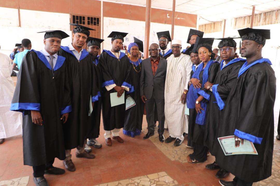 Formation professionnelle : l’INPS célèbre ses 12 cadres diplômés du Master en Droit de la Commande et Finances Publiques de l’USJPB